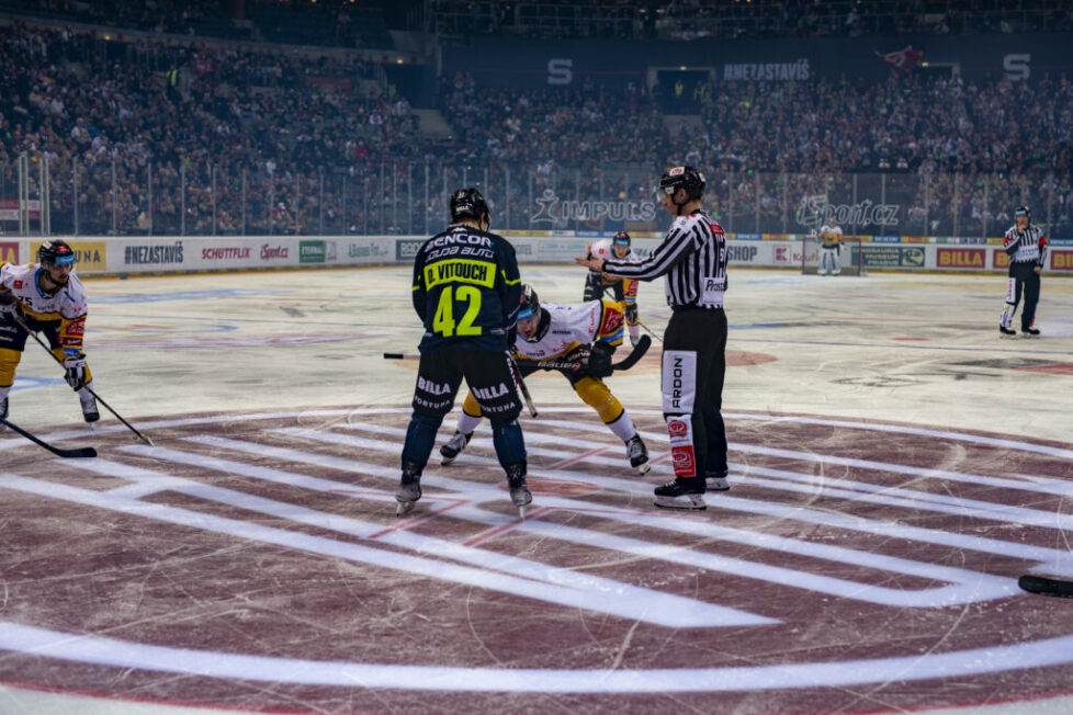 A face-off during the ceremonial game between HC Sparta Praha and HC Litvínov